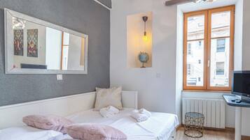 BĂŒgeleisen/BĂŒgelbrett, WLAN, BettwĂ€sche