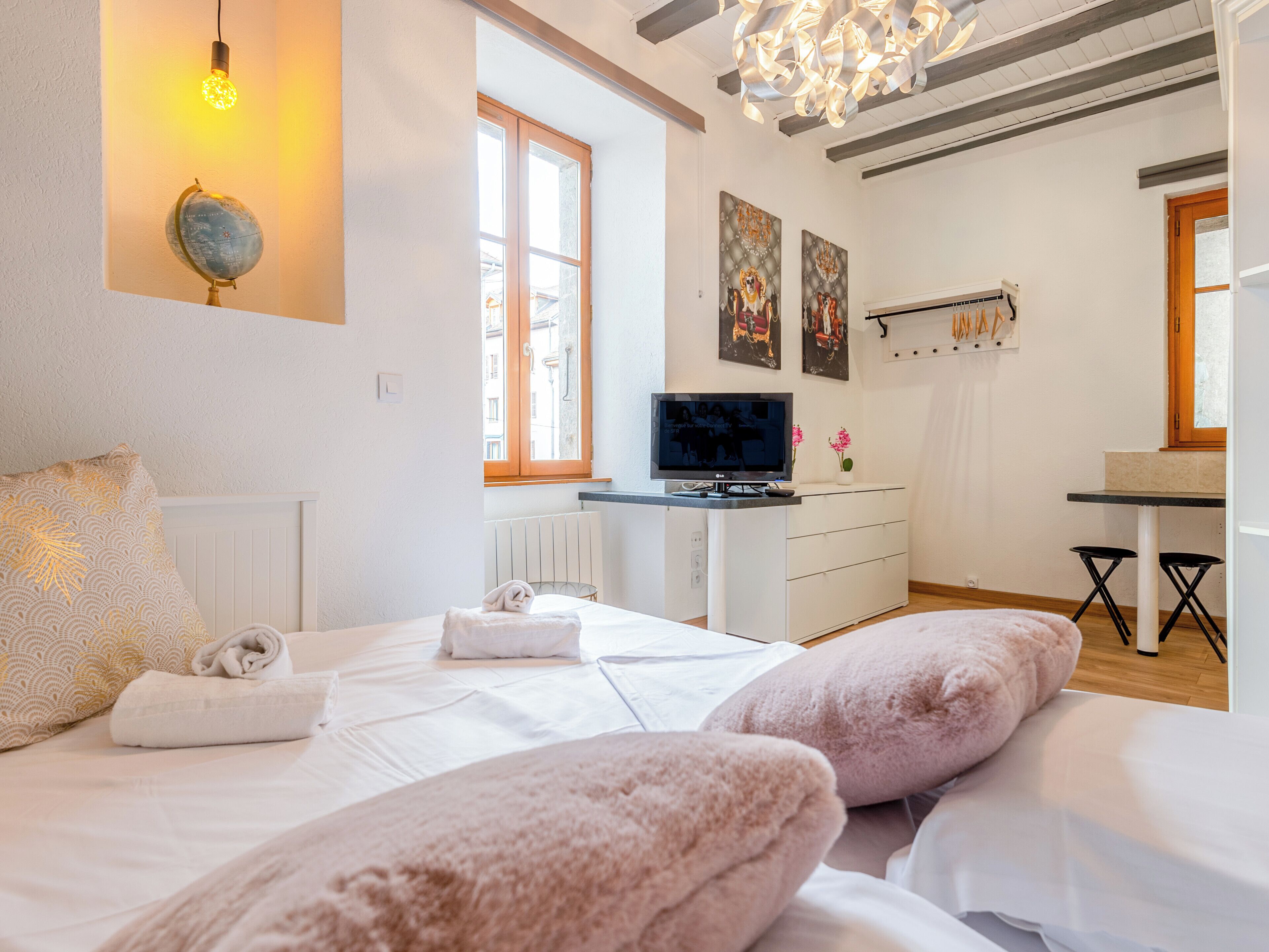 Iron/ironing board, WiFi, bed sheets