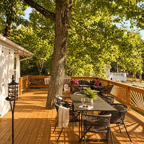 Outdoor dining - Granary House – Lakefront Bliss on Sunrise Beach (Osage Township)