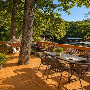 Outdoor dining - Granary House – Lakefront Bliss on Sunrise Beach (Osage Township)