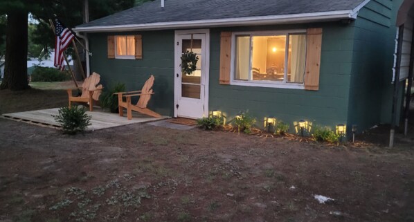 Exterior - Take it easy at this unique and tranquil getaway. Small, yet simple cottage. (Harrison)