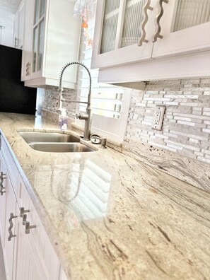 Micro-ondas, fogão, cooktop, lava-louças