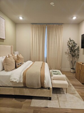 3 bedrooms, iron/ironing board, WiFi, bed sheets
