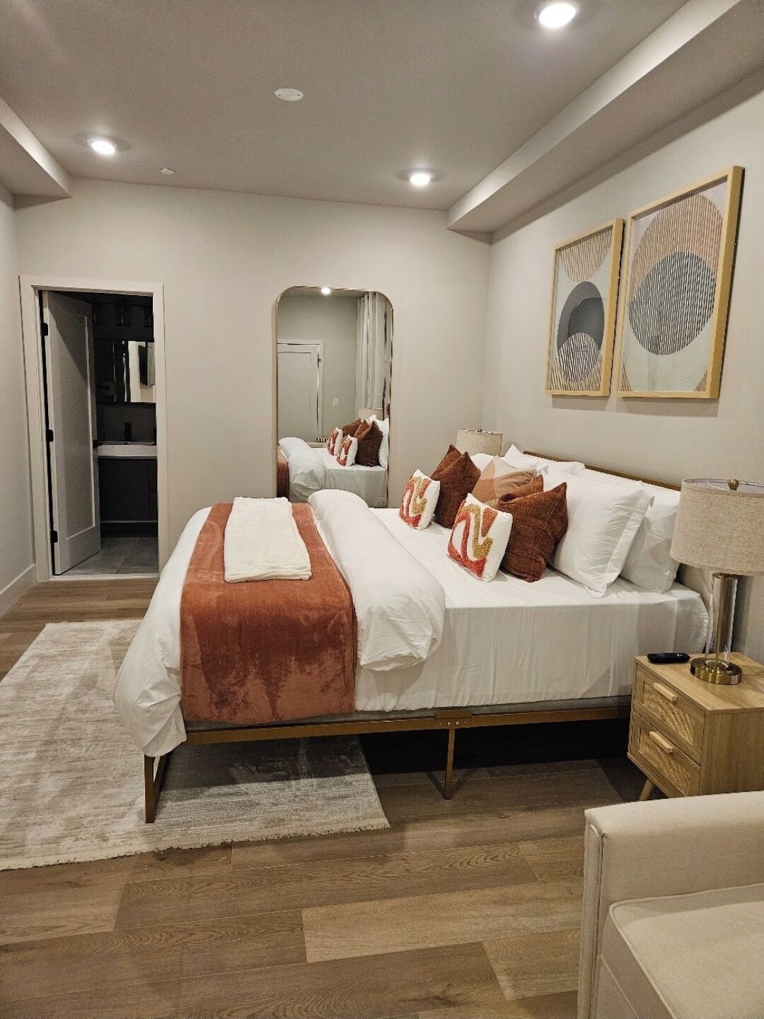 3 bedrooms, iron/ironing board, WiFi, bed sheets