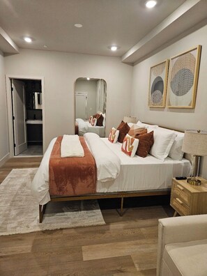 3 bedrooms, iron/ironing board, WiFi, bed sheets - Welcome to Nchanted Trilogy-Your Spacious University City Retreat!! (Philadelphia)