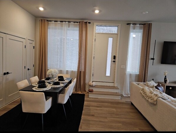 Dining - Welcome to Nchanted Trilogy-Your Spacious University City Retreat!! (Philadelphia)