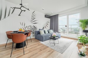 Apartment, 1 Bedroom, Balcony | Living room