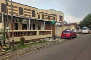 Front of property - Hotel O Homestay Adreena Syariah (Purwokerto)