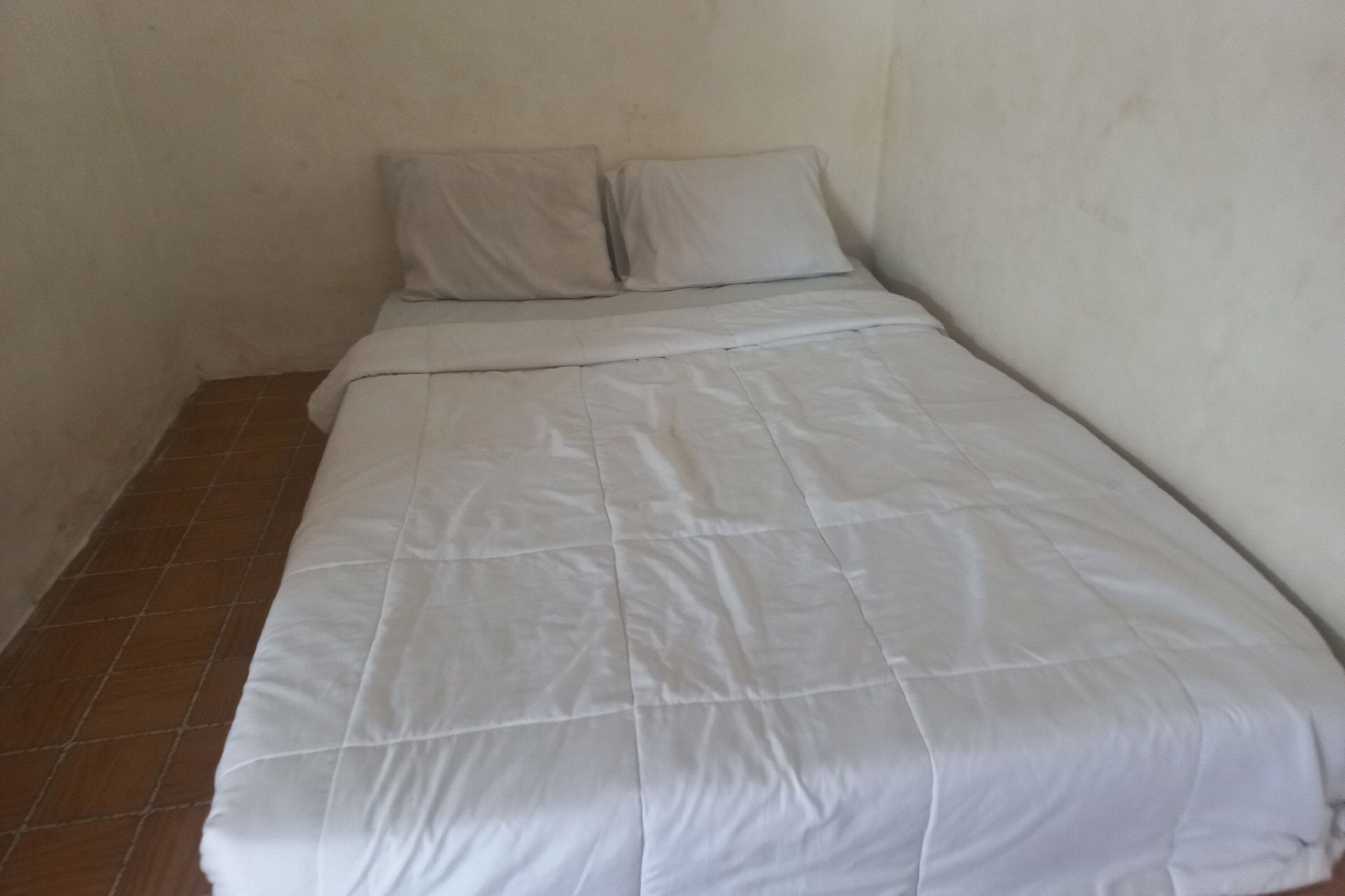 Economy Double Room | Bed sheets