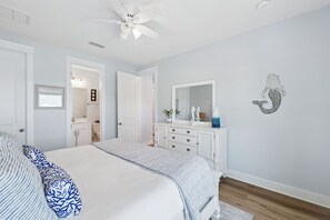 4 bedrooms, desk, free WiFi, bed sheets