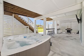 Indoor spa tub