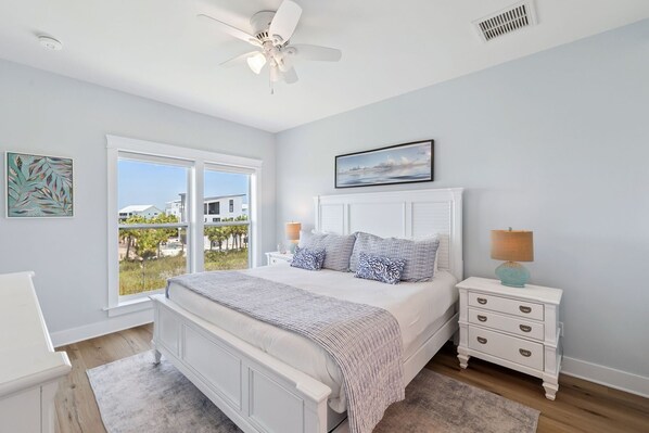 4 bedrooms, desk, free WiFi, bed sheets