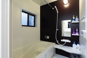ヘアドライヤー、タオル、石鹸、シャンプー