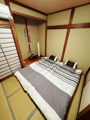 2 habitaciones, tabla de planchar con plancha, wifi y ropa de cama 