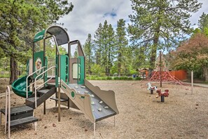 Interior - Chic Bend Condo w/ Fireplace & Forest Views! (Bend)