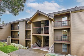 Interior - Chic Bend Condo w/ Fireplace & Forest Views! (Bend)