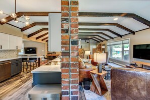 Interior - Chic Family-friendly Home in Riverside: 7 Mi to KC (Riverside)