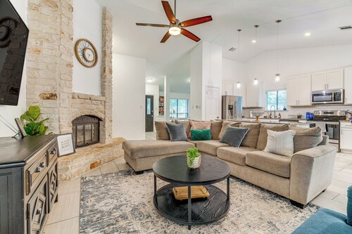 Modern Cedar Park Home: 20 Mi to Downtown Austin!