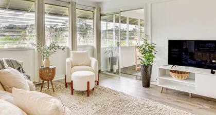 Hilo Apartment w/ Lanai - 2 Mi to Beaches!