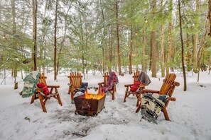 House (1 Bedroom) | Interior - Lake & Beach Access at Lake Luzerne Cabin! (Lake Luzerne)