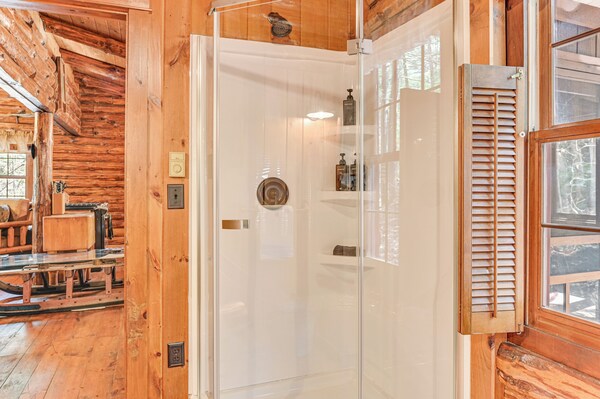 Lake & Beach Access At Lake Luzerne Cabin! - Adirondacks