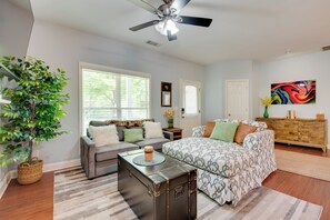 Interior - Shared Game Room & Lake Access: Hiram Apartment (Hiram)