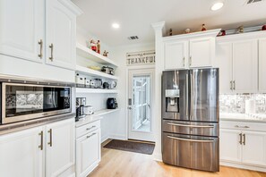 House (4 Bedrooms) | Interior - Charming Bluffton Home w/ Yard ~ 3 Mi to Beaches! (Bluffton)