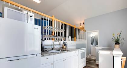 Walk to Lake: Hiram Hideaway w/ Shared Gazebo!