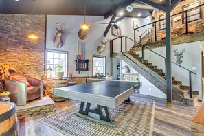 Interior - Infinity Pool + Mtn Views: Luxe Talking Rock Home (Talking Rock)