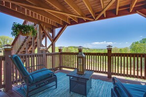 Interior - Infinity Pool + Mtn Views: Luxe Talking Rock Home (Talking Rock)