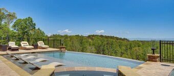 Infinity Pool + Mtn Views: Luxe Talking Rock Home