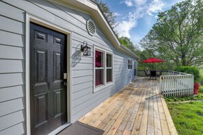 House (3 Bedrooms) | Interior - Deck & Views: Secluded Retreat in Fairview! (Fairview)