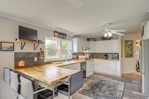 House (3 Bedrooms) | Interior - Deck & Views! Secluded Retreat 12 Mi to Asheville (Fairview)