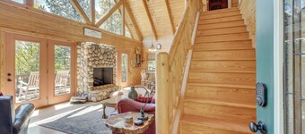 Stunning Views, Deck & Game Room: Warne Mtn Escape