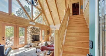 Stunning Views, Deck & Game Room: Warne Mtn Escape