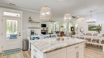 House (4 Bedrooms) | Interior