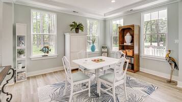 House (4 Bedrooms) | Interior