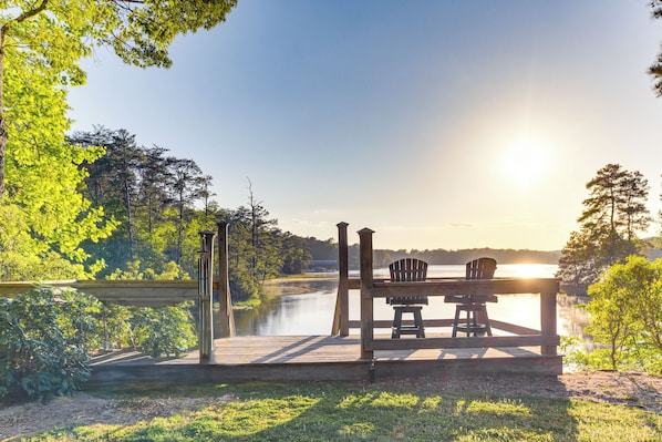 House (3 Bedrooms) | Interior - Waterfront Lancaster Cabin ~ 10 Mi to Kilmarnock! (Lancaster)