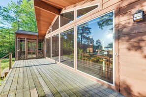 House (3 Bedrooms) | Interior - Waterfront Lancaster Cabin ~ 10 Mi to Kilmarnock! (Lancaster)