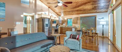 House (3 Bedrooms) | Interior