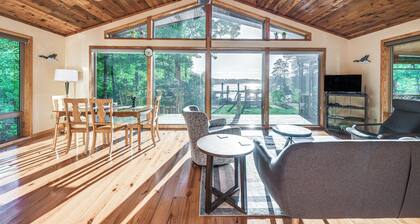 Waterfront Lancaster Cabin ~ 10 Mi to Kilmarnock!