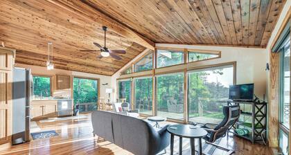Waterfront Lancaster Cabin ~ 10 Mi to Kilmarnock!