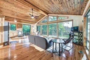 House (3 Bedrooms) | Interior - Waterfront Lancaster Cabin ~ 10 Mi to Kilmarnock! (Lancaster)