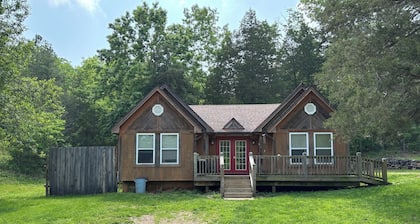 Whole house, secluded getaway near Alley Springs, Eminence , Missouri.