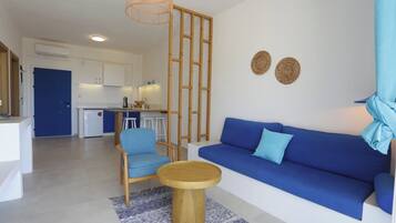 Deluxe Suite, Balcony, Sea View | 1 bedroom, in-room safe, soundproofing, free WiFi