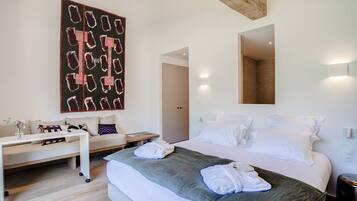 Chambre Privilège | Peti besi dalam bilik, meja, ruang kerja komputer riba