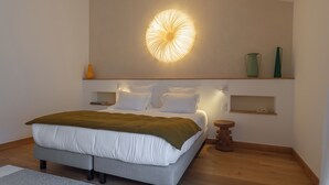 Chambre Privilège | Peti besi dalam bilik, meja, ruang kerja komputer riba 