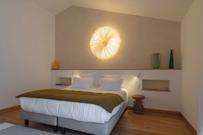 Chambre Privilège | In-room safe, desk, laptop workspace, blackout drapes - Domaine de Panéry (Pouzilhac)