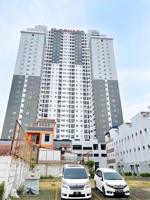 Exterior - OYO 93940 Apartemen Mekarwangi Square By Lina (Bandung)