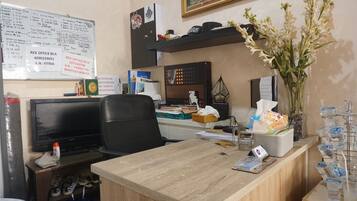 ฝ่ายต้อนรับ